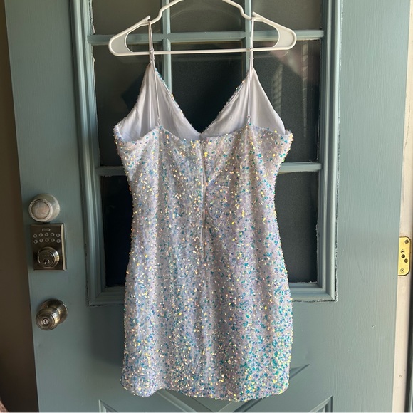 Windsor Kathy Iridescent Sequin Mini White Bridal Wedding V Neck Cocktail Dress - Picture 4 of 13